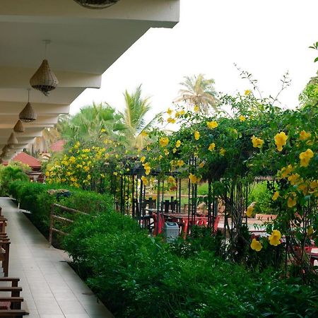 Bamboo Garden Hotel Serrekunda Eksteriør billede
