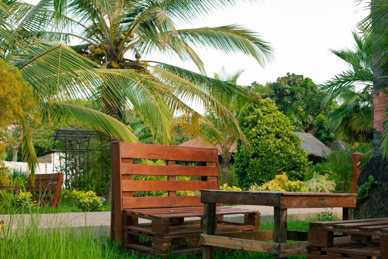 Bamboo Garden Hotel Serrekunda Eksteriør billede